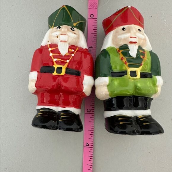 Nutcracker salt and pepper shakers  - Picture 6 of 6